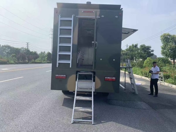 東風(fēng)六驅(qū)越野餐車